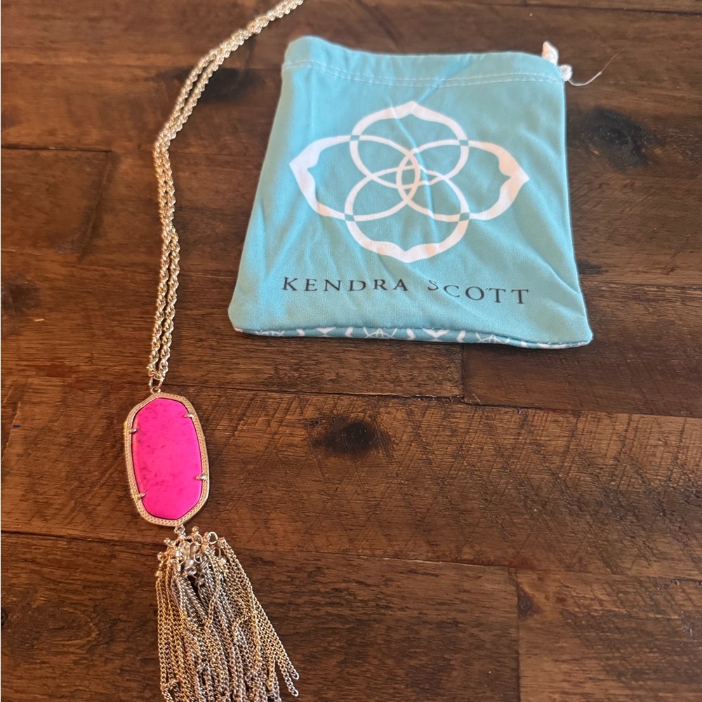 Kendra Scott necklace